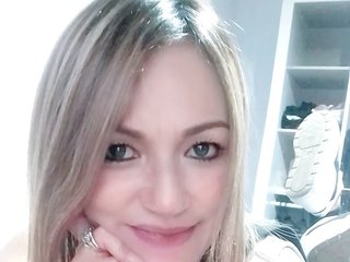 Erotikus videocsevegés MaitheMilf