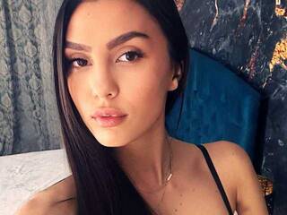 Erotikus videocsevegés MalinaMaze