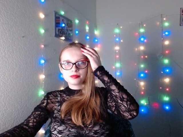 Fényképek MamaMiaQ Hi guys! glad to see everyone on my broadcast! love to communicate and play different games! Play with me I'm bored. Please help with the tokens.