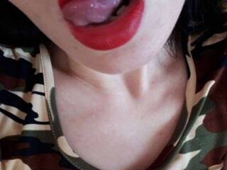 Erotikus videocsevegés QuickHanna555