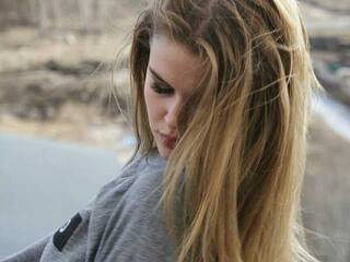 Erotikus videocsevegés Mary-Mi