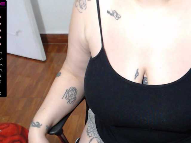 Fényképek Mary-wet ♥ hi guys welcome.. we play ♥flash pussy 70 tks♥ flash open ass 90tks ♥ ask me for more ♥ #bigtits #milf #latina #colombia #squirt