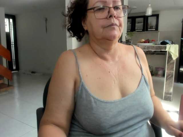 Fényképek maturekarime Mature woman hairy and bbw,: tits 30, pussy 35, ass 25, all naked 100, masturbate and cum 120