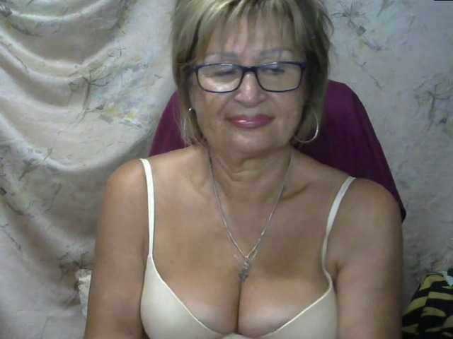 Fényképek MatureLissa Who wants to see mature pussy ? pls for @total English and German