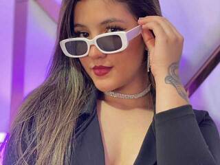 Erotikus videocsevegés Maya-Foxx1