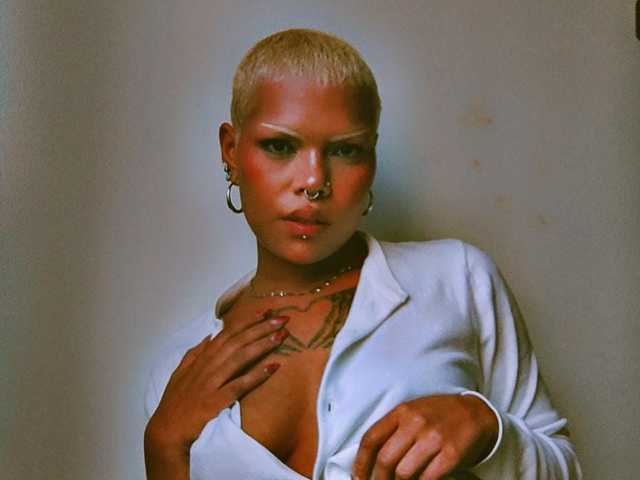 A profil fényképe Maze-silver-star