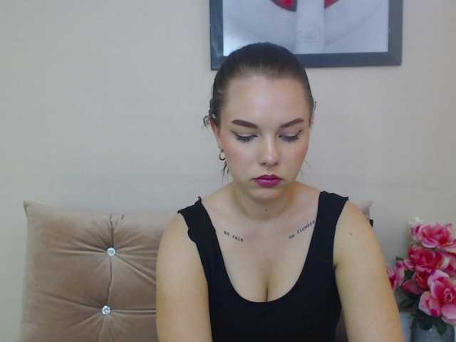 Fényképek MelannieHot HEY GUYS :) I AM NEW HERE, WHO WANT TO SPEND TIME WITH ME? STAND UP- 20 tks. open ur cam- 30tks