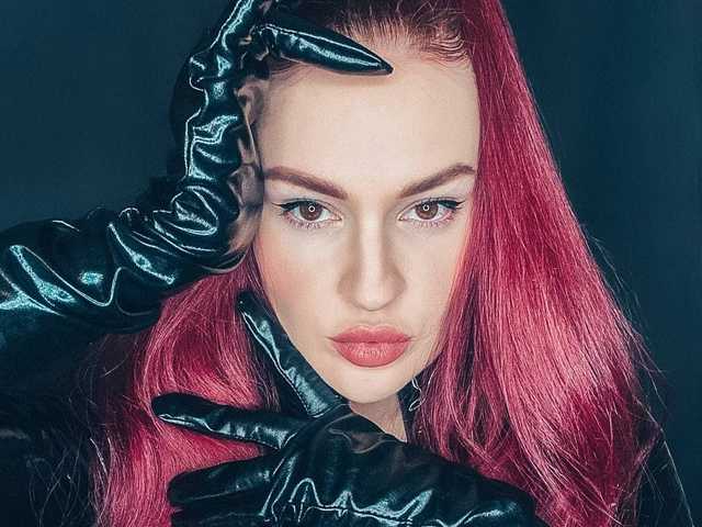 A profil fényképe FemdomJOI