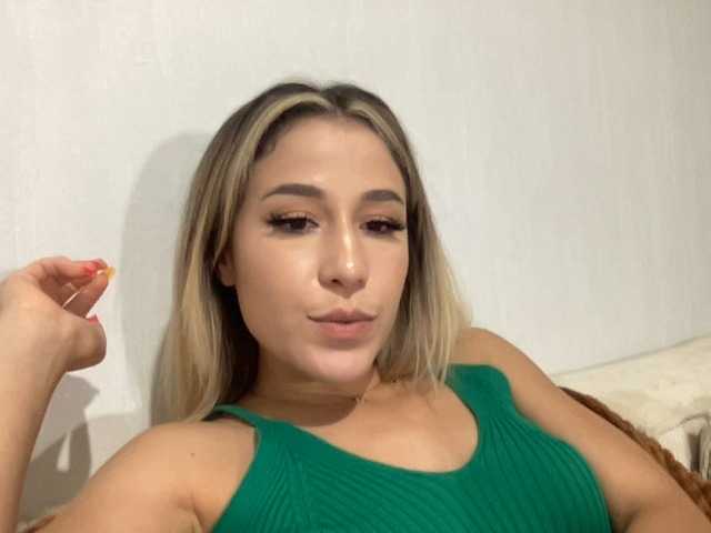 Fényképek Melyna_ Chaque 500 tokens envoyer en LIVE un album personnalisé pour toi ❤️‍