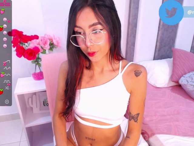 Fényképek MelyTaylor ♥Make me go crazy with your fantasies and your darkest desires, I want to please you. ♥ tip if you enjoy ♥♥lush on♥0 fingers pussy and juice @goal