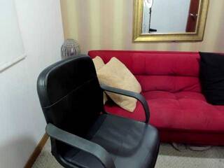 Erotikus videocsevegés MerryColin