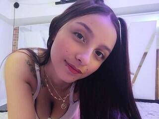 Erotikus videocsevegés Mia-Brown