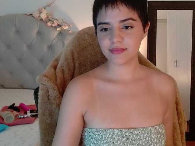 Fényképek mia-collins Hello guys, happy day to all, I love being a hairy model and I love having a good bush in my pussy, all requests are made using my tip menu