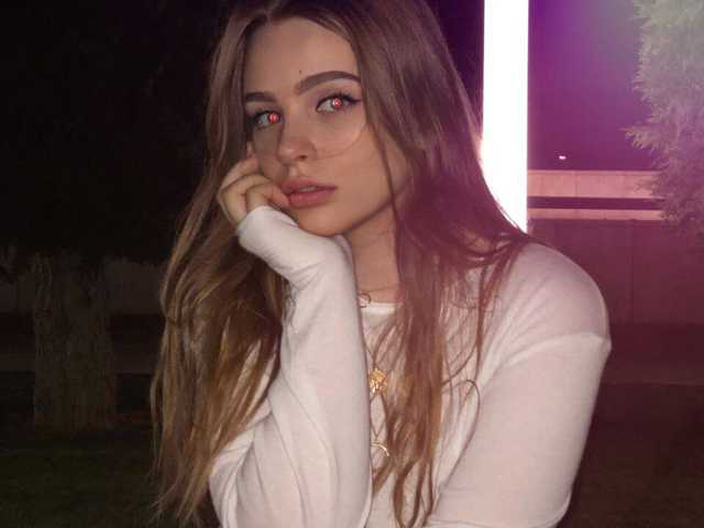 A profil fényképe MiaMey