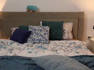 Erotikus videocsevegés MidnightJoyx