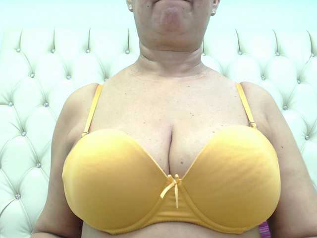 Fényképek MilfPleasure1 50 tits .. 100 open pussy im flexible .. 65 anal ... 200 naked and play with toy