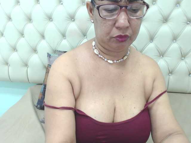 Fényképek MilfPleasure1 50 tits .. 100 open pussy im flexible .. 65 anal ... 200 naked and play with toy