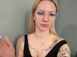 Erotikus videocsevegés Millashaa