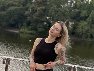 Erotikus videocsevegés Millashaa