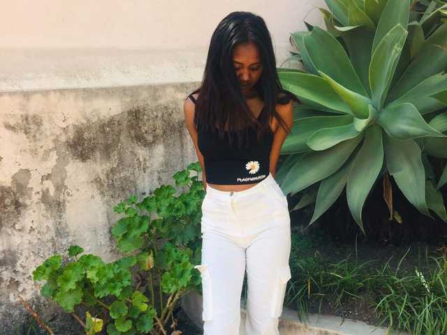 A profil fényképe Miria-111