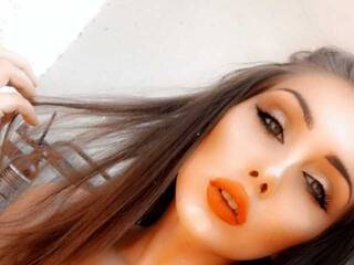 Erotikus videocsevegés MiraBOMB