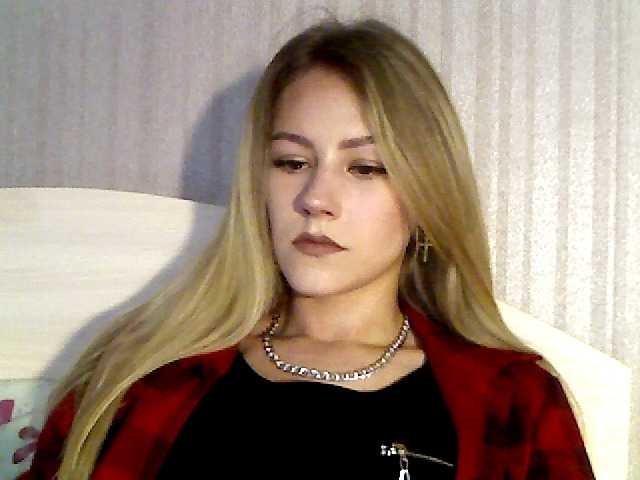 Fényképek Miss-BB Hey guys!:) Goal- #Dance #hot #pvt #c2c #fetish #feet #roleplay Tip to add at friendlist and for requests!