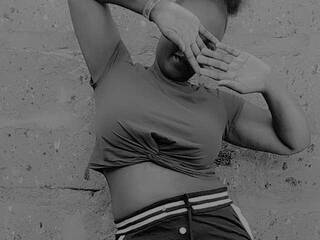 Erotikus videocsevegés Missbee1