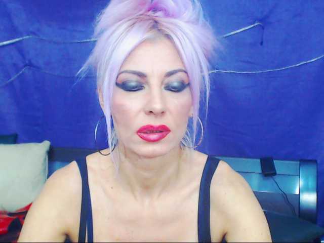 Fényképek HoneyLara #show you appreciation by tipping don't be stingy #kiss#facesitting#cuckold#red toes#tipper#anal#fuck you mouth#cei#joi#humilliation#joi#tipper#short dick#pvt#strapon#blow job#foot job#