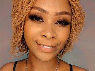 Erotikus videocsevegés SnackQueen