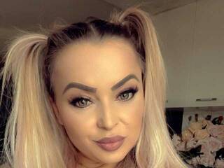 Erotikus videocsevegés MissRebekaa