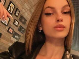 Erotikus videocsevegés MissSofiyka