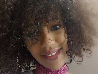 Erotikus videocsevegés MoanaFrenchy