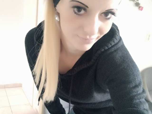 A profil fényképe MoaningKitty23
