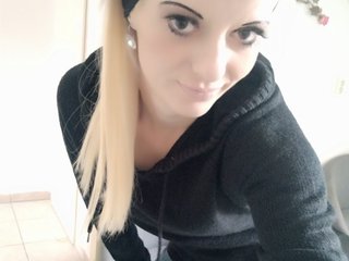 Erotikus videocsevegés MoaningKitty23