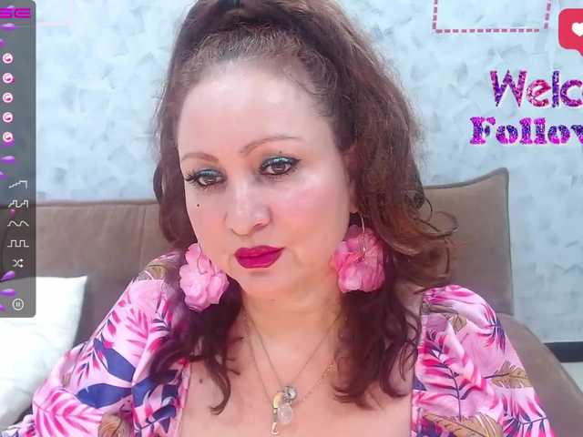 Fényképek MommyQueen Hi guys. Welcome ...my room. I am mommy queens. mature, I like. fantasy and kamasutra. let's go my goal 500 tk. #mature #deeptroat #blowjob #latina #new