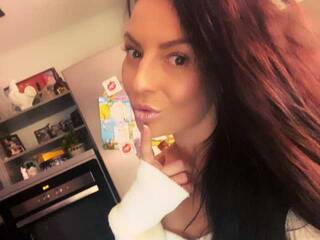 Erotikus videocsevegés MonicaGucci