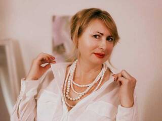 Erotikus videocsevegés MonicaMoor