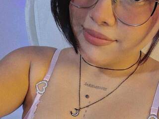 Erotikus videocsevegés MonieLodge