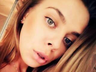 Erotikus videocsevegés moodygirl