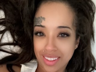 Erotikus videocsevegés Mskinkykitty