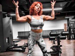 Erotikus videocsevegés MuscularMommy