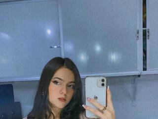 Erotikus videocsevegés Nahiara-Evans