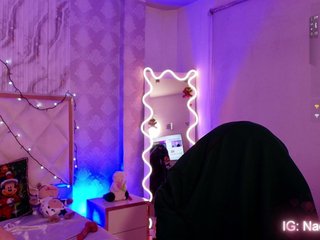 Erotikus videocsevegés Naomy-tay1