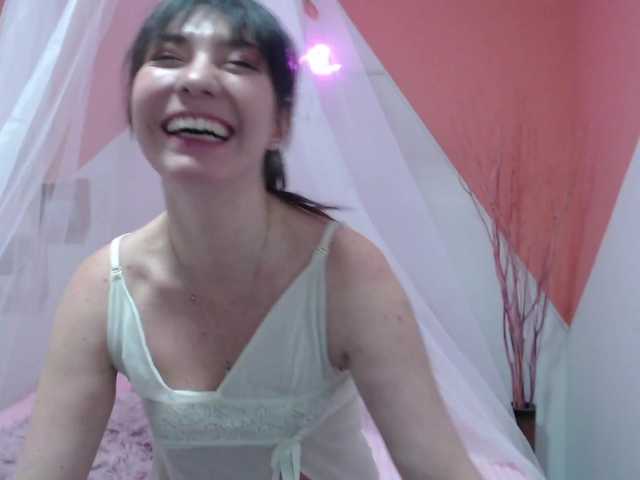 Fényképek Natasha-Quinn Welcome to my room! I am new here and I would like you to accompany me and we have fun together, I hope! #New #Latina # Sexy♥