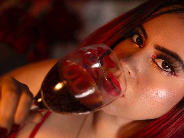 A profil fényképe Naty-slavedoll
