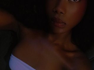 Erotikus videocsevegés NaughtyCherie