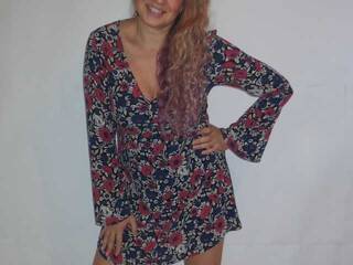 Erotikus videocsevegés NelleTEASE