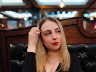 Erotikus videocsevegés NelleVanile