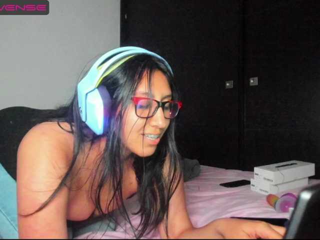 Fényképek Nerdgirl Hi, I'm Alejandra, im 23 years old from Colombia, I'm working here to pay me collegue studies if u can sport me and have a fun time with me would be amazing