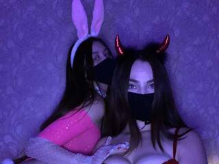 Erotikus videocsevegés Nick-Alice